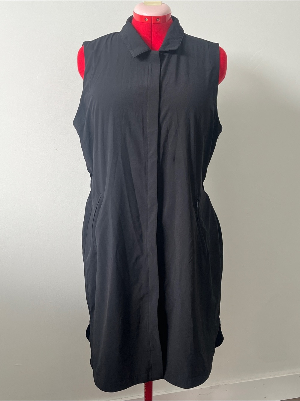 Sleeveless Black Lole Dress With Side Pockets